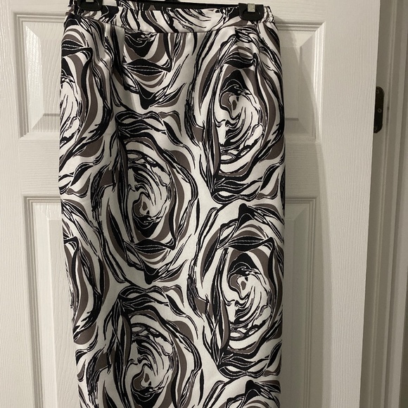 Women’s Gray Suit - Picture 4 of 5